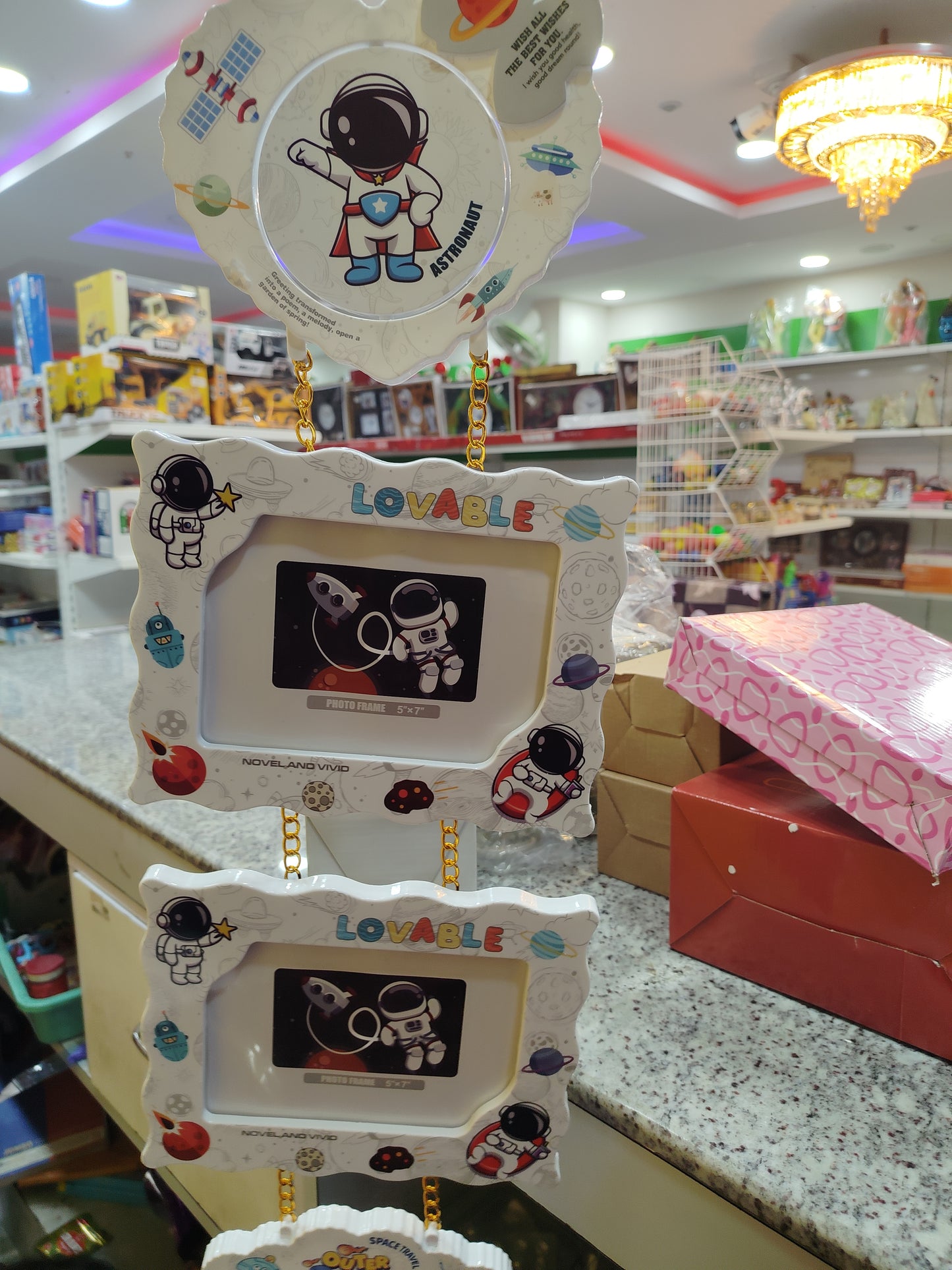 Astronaut hanging frame-2