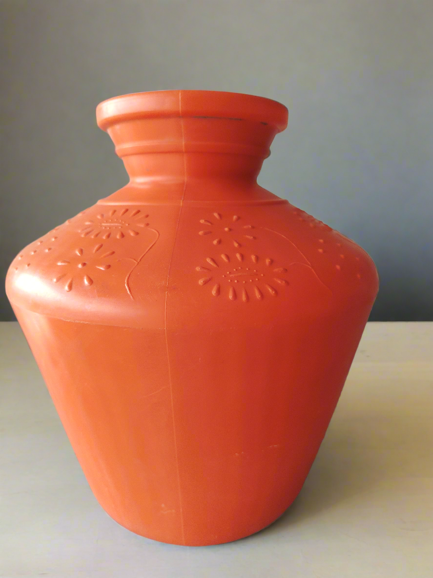 Plastic water pot