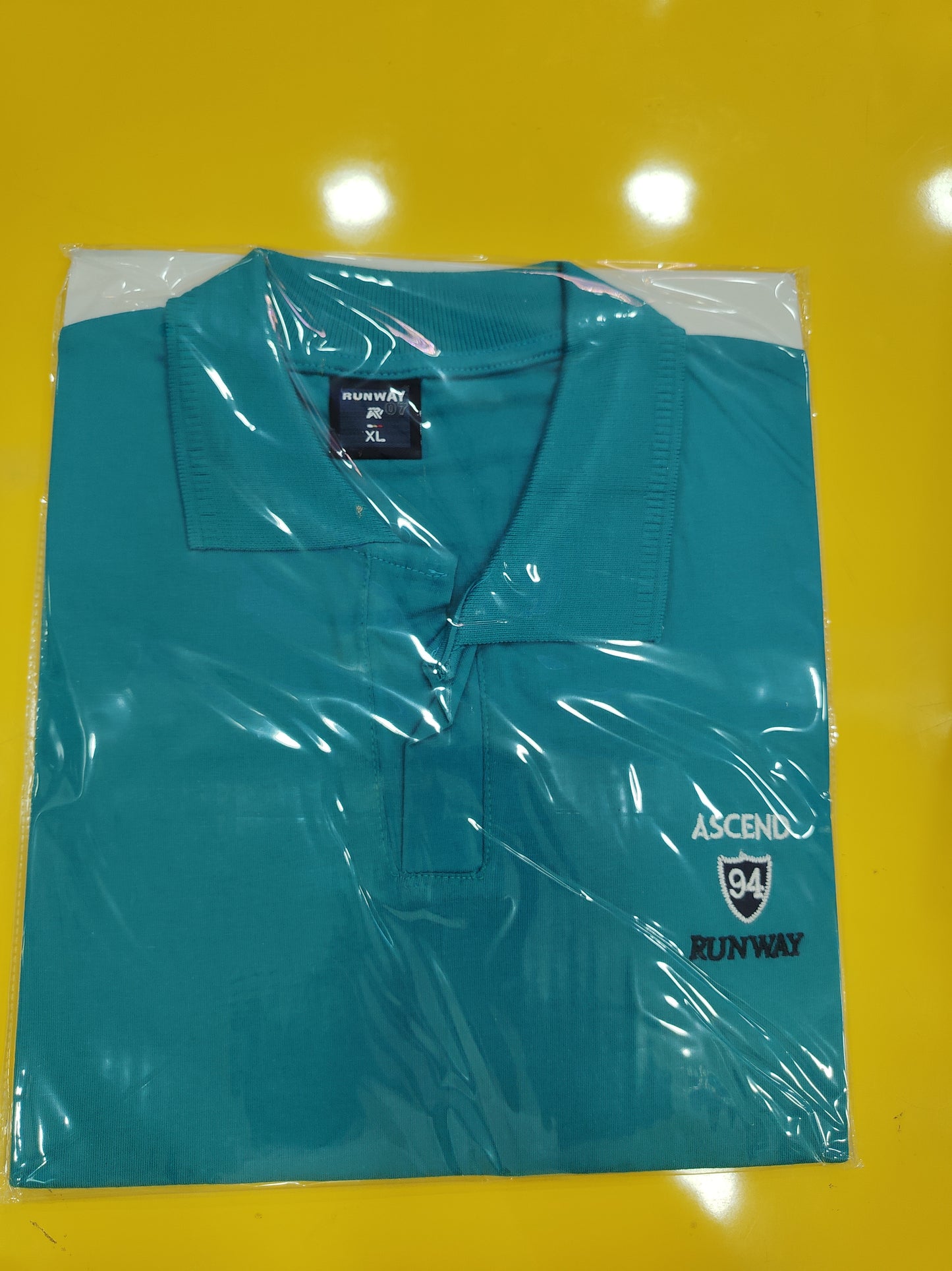 Runway T Shirt Collar XL