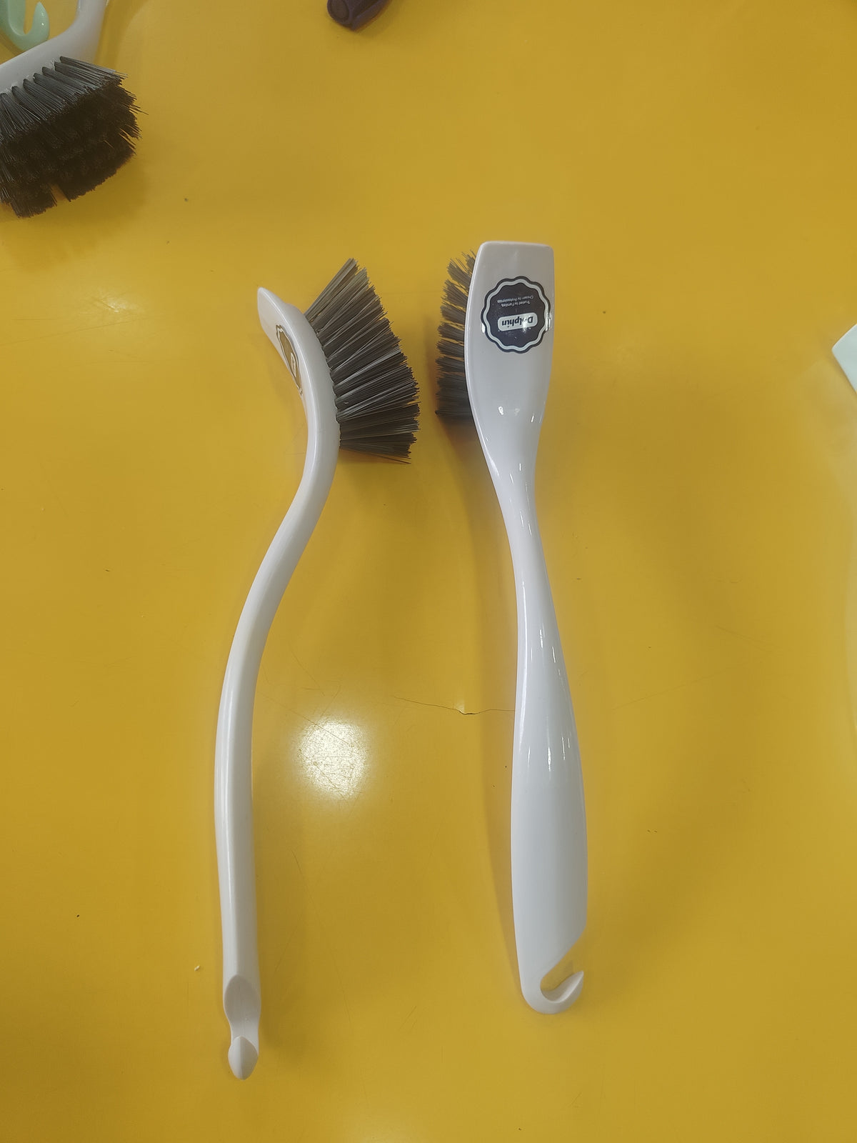 Lio Sink Brush